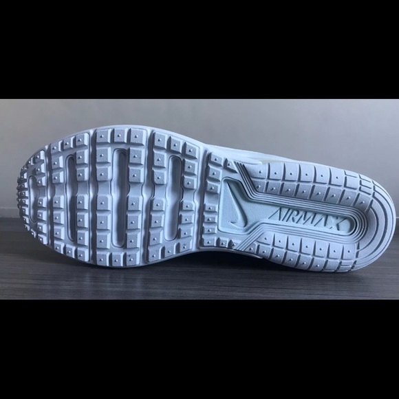 Nike Air Max Fury’s (Women’s) NWT - Picture 4 of 4